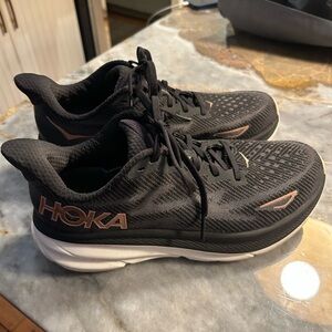 Hoka Black Clifton size 9 Athletic Shoes
